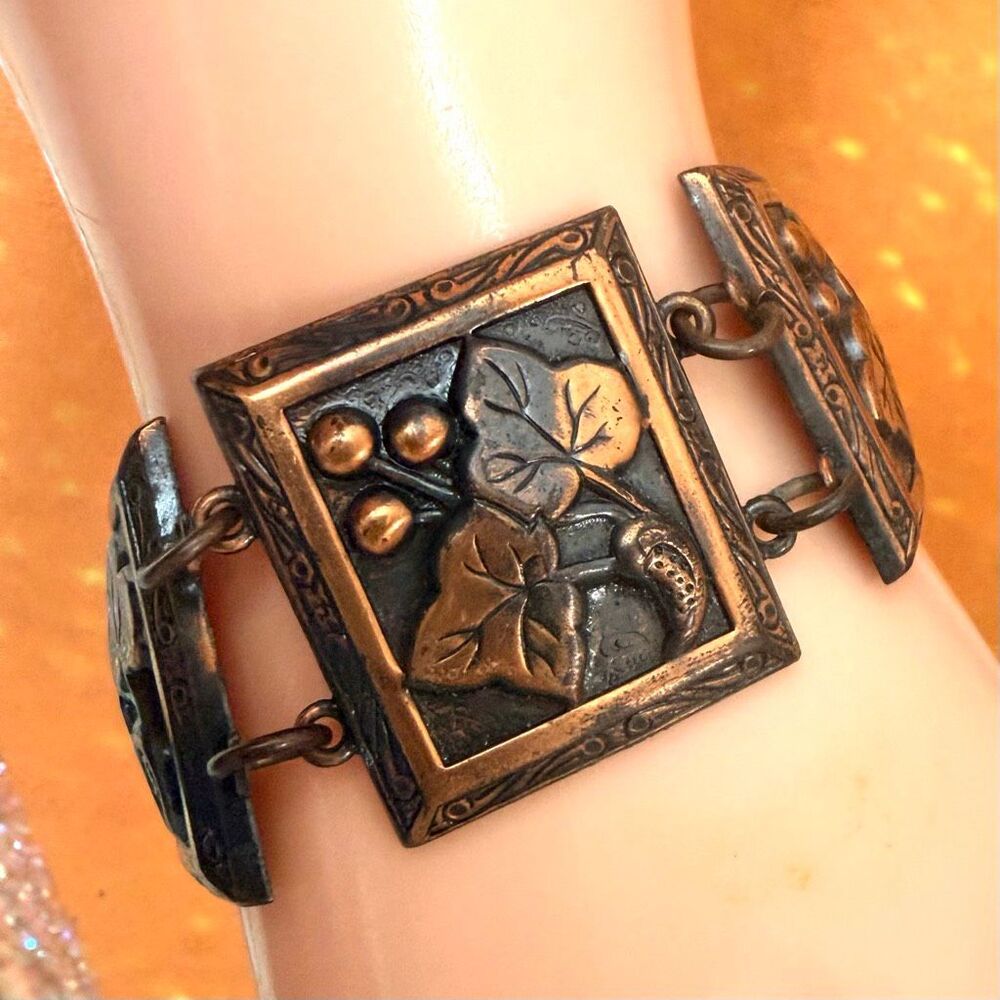 Vintage Copper Repoussé Botanical Panel Link Bracelet Leaves Berries
